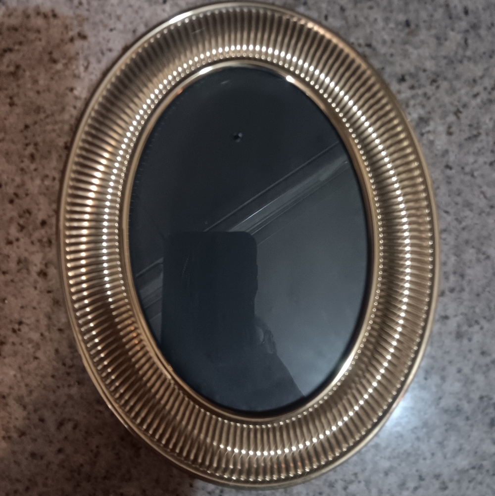 Elegant Gold and Black Oval Picture Frame - Picture 9 of 11